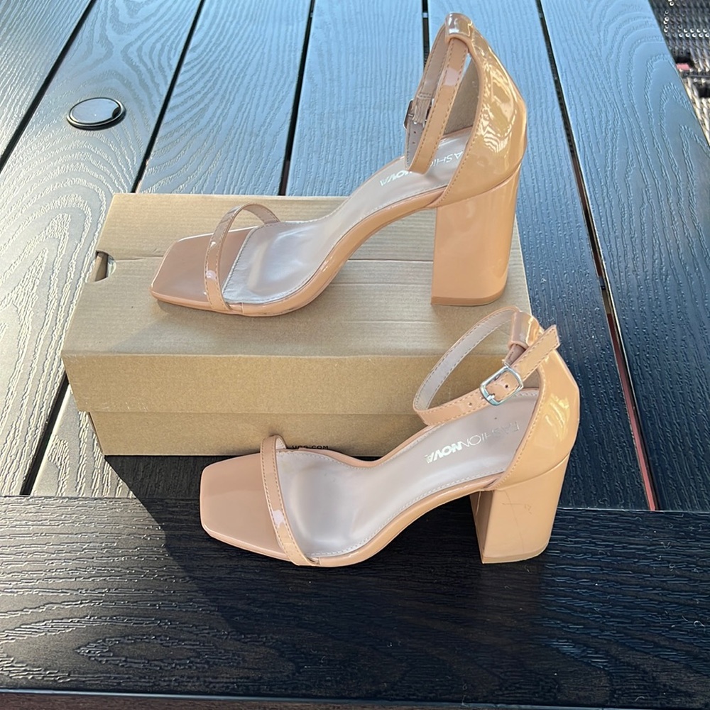Block heel sandal